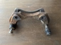 Скоба суппорта переднего Nissan Primera P11 1996-2002