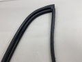 Уплотнитель стекла двери форточки задней правой Nissan Tiida C11 2004-2014