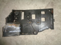 Крепление АКБ элемент поддона правый Land Rover Discovery III 2004-2009(DWM500021)