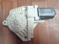 Моторчик стеклоподъем.задн.правый Land Rover Discovery III 2004-2009(CVR000010)