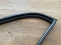 Уплотнитель стекла двери форточки задней левой Nissan Tiida C11 2004-2014