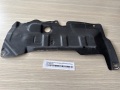 Пыльник двигателя боковой левый Nissan Primera P11 1996-2002