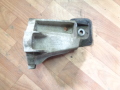 Кронштейн опоры двигателя левый Land Rover Discovery III 2004-2009(KKU500580)