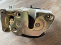 Замок двери задней правой Mitsubishi Aspire 1998-2003