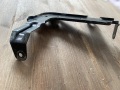 Кронштейн под сиденьем левый Mitsubishi Aspire 1998-2003