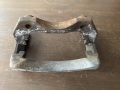 Скоба суппорта переднего Nissan Primera P11 1996-2002