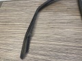 Уплотнитель стекла задней двери внутренний левый Renault Laguna 1993-2000