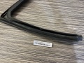 Уплотнитель стекла передней двери внутренний левый Renault Laguna 1993-2000