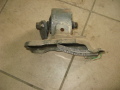 Опора КПП левая Mitsubishi Lancer (CS/Classic) 2003-2007 (MR491557)