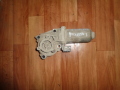Моторчик блокировки межосевого дифференциала Land Rover Discovery III 2004-2009(0130008508)